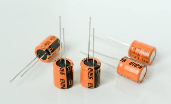 「NIPPON CHEMI-CON」電解電容極性接錯(cuò)會(huì)爆炸，如何避免？